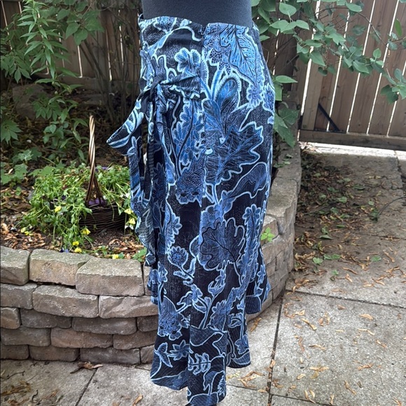 Parker 100% cotton lined Blue Floral High Low Skirt. Size 8 - Picture 2 of 5